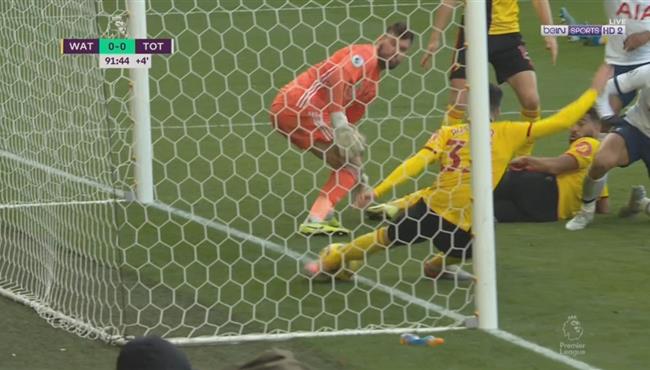 في الثواني الاخيرة لاعب واتفورد يمنع هدف الفوز لتوتنهام من علي خط المرمي