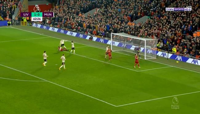ماني يهدر فرصة هدف امام مانشستر يونايتد
