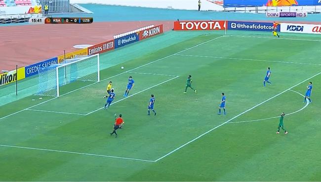 لاعب السعودية يهدر فرصة هدف امام اوزبكستان في كأس اسيا تحت 23 سنة