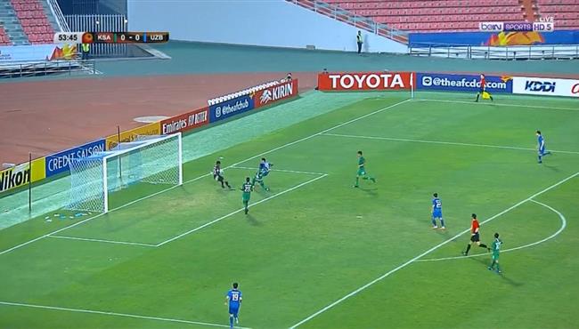 تصدي رائع من حارس السعودية ينقذ مرماه من هدف محقق لـ اوزبكستان