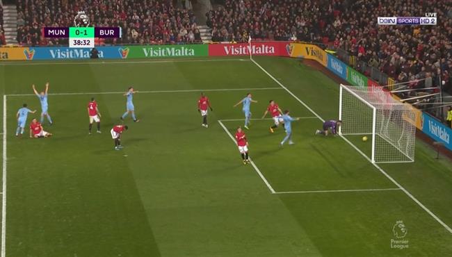 اهداف مباراة مانشستر يونايتد وبيرنلي 0 2 الدوري الانجليزي