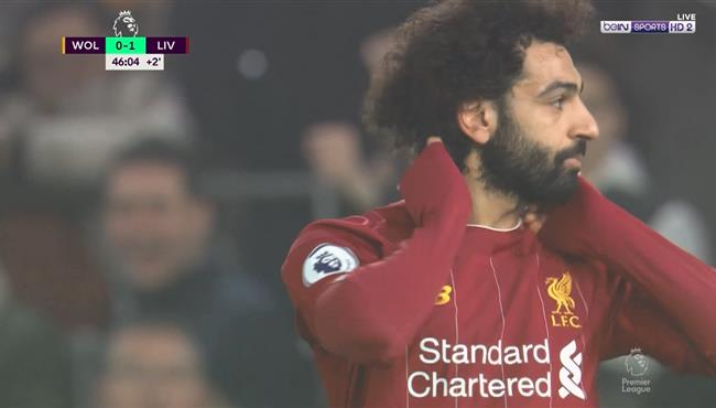 محمد صلاح يراوغ مدافعي ولفرهامبتون ويهدر فرصة خطيرة لليفربول