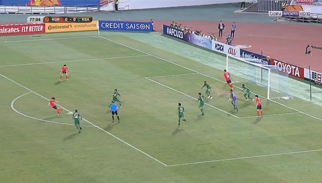 حارس ومدافع السعودية ينقذان مرماهم من هدف محقق لكوريا في نهائي اسيا تحت 23
