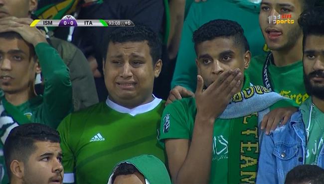 بكاء احد مشجعين الاتحاد السكندري في مباراة الاسماعيلي بالبطولة العربية