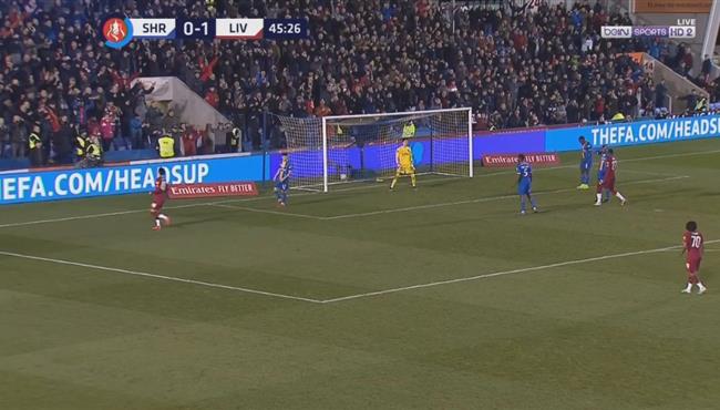 بطريقة غريبة مدافع شروزبري يسجل هدف ليفربول الثاني بالخطأ في مرماه