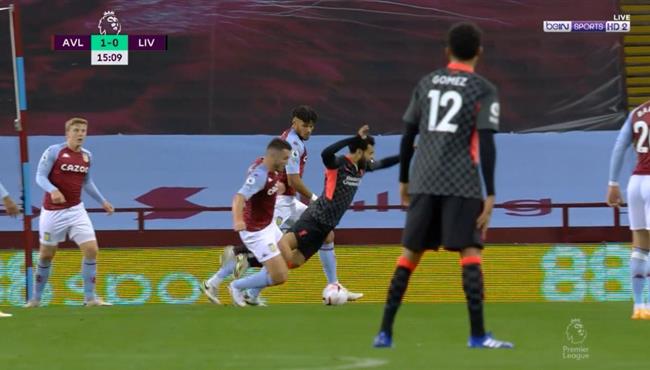 هل حرم الحكم محمد صلاح من ركلة جزاء امام استون فيلا