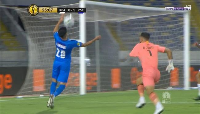 اشرف بن شرقي يتلاعب بحارس الرجاء والمدافع يحرم الزمالك من هدق محقق