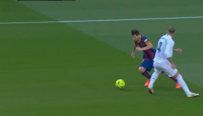 ميسي يتلاعب بـ راموس وكورتوا يحرمه من هدف رائع لبرشلونة