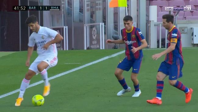 لقطه مهاريه رائعه من اسينسيو في مباراة برشلونة وريال مدريد