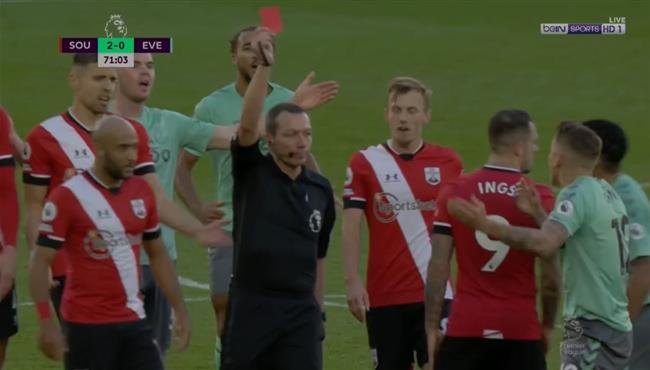 طرد لوكاس دين في مباراة ايفرتون وساوثهامبتون بالدوري الانجليزي