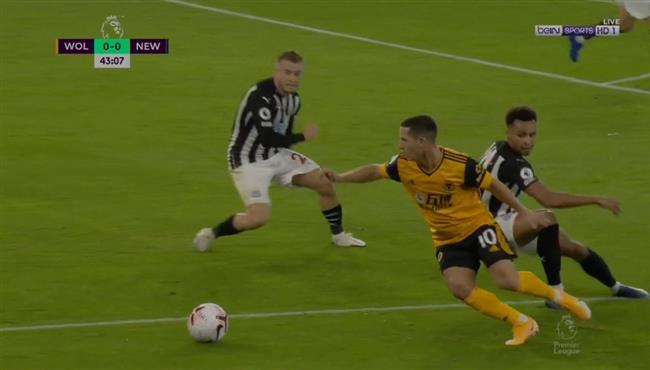 لقطة مهارية رائعة من دانيال بودينس في مباراة ولفرهامبتون ونيوكاسل