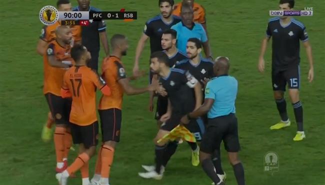 مشادة بين عبد الله السعيد ولاعب نهضة بركان في نهائي الكونفدرالية