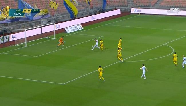 عمر السومة يهدر انفراد امام مرمي النصر بطريقة لا تصدق