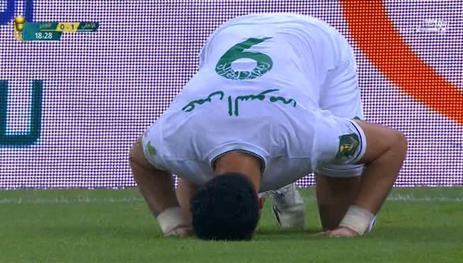 هدف الاهلي الاول في مرمي النصر عمر السومة