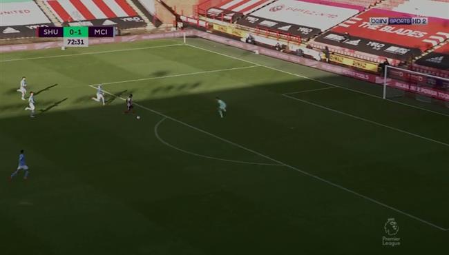 ايدرسون يتصدي لانفراد تام من بريوستر في مباراة مانشستر سيتي وشيفيلد