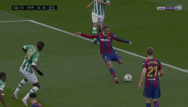 جريزمان يهدر هدف مؤكد لبرشلونة امام ريال بيتيس
