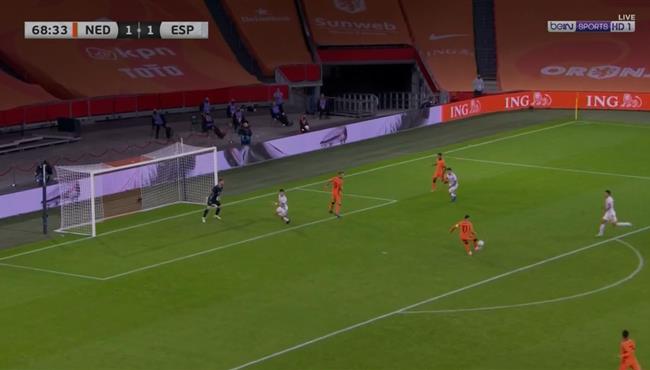 حارس اسبانيا يحرم ديباي من تسجيل هدف لهولندا