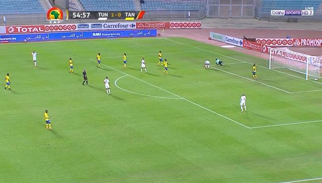 يوسف المساكني يهدر فرصة هدف محقق بعد تمريره رائعه من فرجاني ساسي