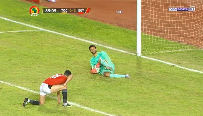 العارضة تنقذ محمود الونش من تسجيل هدف لتوجو بالخطأ في مرمي مصر