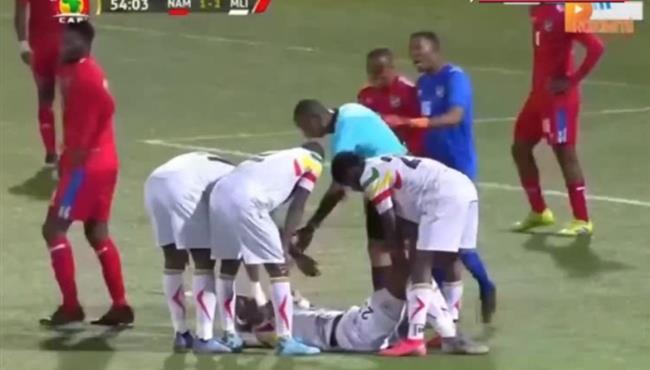 اصابة اليو ديانج في مباراة مالي وناميبيا