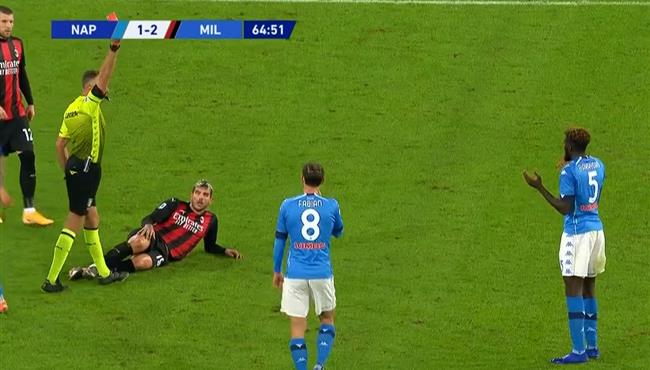 طرد باكايوكو في مباراة ميلان ونابولي بالدوري الايطالي