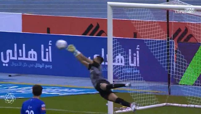 تصدي حارس الهلال الرائع يحرم النصر من تسجيل هدف اول في الدوري السعودي