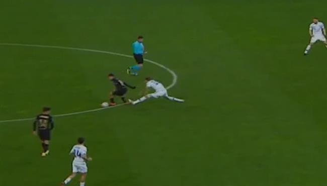 مراوغة مبهرة من بيدري في مباراة برشلونة ودينامو كييف