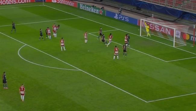 تصدي رائع من حارس اولمبياكوس ينقذ فريقه من هدف محقق لمانشستر سيتي