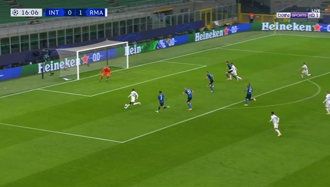 ميندي يهدر انفراد امام مرمي انتر ميلان بدوري ابطال اوروبا