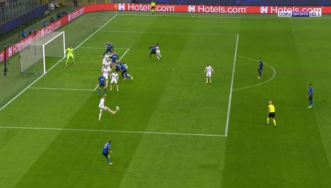 هل حرم الحكم انتر ميلان من ركلة جزاء امام ريال مدريد