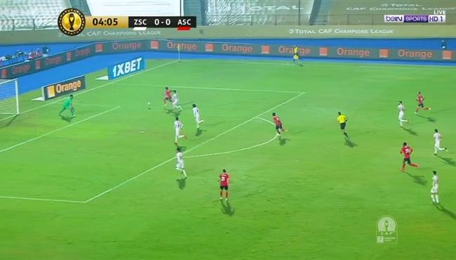 تصدي ابو جبل يحرم حسين الشحات من تسجيل هدف للاهلي امام الزمالك