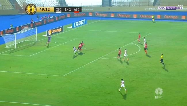 تصدي محمد الشناوي يحرم مصطفي محمد من تسجيل هدف الزمالك الثاني في مرمي الاهلي