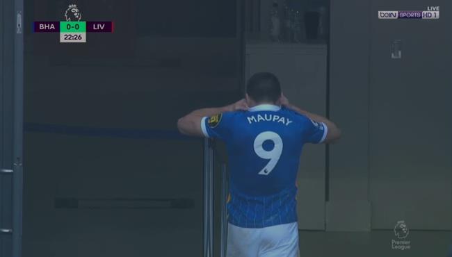 نيل موباي يخرج مصابا بعد اهدراه ركلة جزاء في مبارة ليفربول وبرايتون