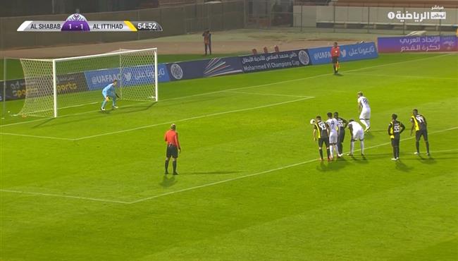 ايفر بانيجا يهدر ركلة جزاء امام الاتحاد في البطولة العربية