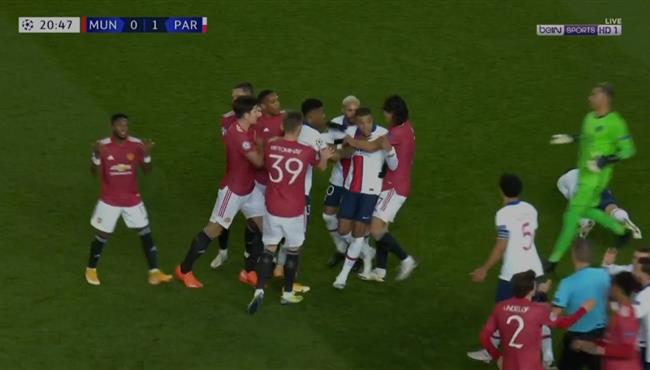 مشادة بين لاعبي مانشستر يونايتد وباريس بعد تعدي فريد علي باريديس
