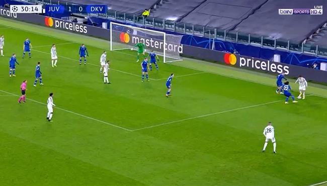 كييزا يتلاعب بمدافعي دينامو كييف بمهارة رائعه