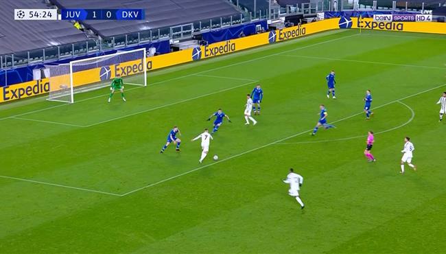 تصدي حارس دينامو كييف يحرم رونالدو من تسجيل هدف رائع