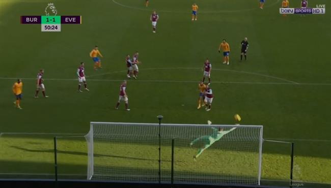 تصدي نيك بوب الرائع يحرم خاميس رودريجيز من تسجيل هدف لايفرتون