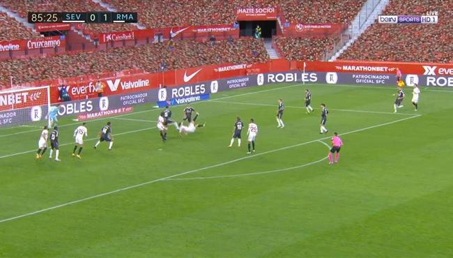 تصدي كورتوا يحرم اوكامبوس من تسجيل هدف تعادل امام ريال مدريد في الوقت القاتل