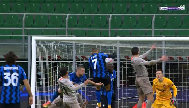 لوكاكو يحرم انتر ميلان من تسجيل هدف قاتل امام شاختار بعد تصدي لكرة سانشيز