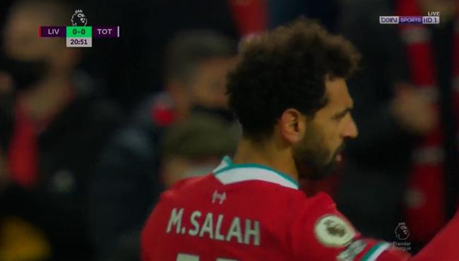 لوريس يتصدي لفرصة محمد صلاح الخطيرة في مباراة ليفربول وتوتنهام
