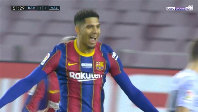هدف رونالد اروخو الرائع فى مرمي فالنسيا بالدوري الاسباني