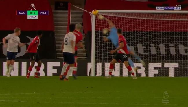 تصدي مكارثي الرائع يحرم جوندوجان من هدف محقق لمانشستر سيتي