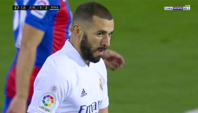 كريم بنزيما يهدر فرصة هدف امام ايبار بعد مرواغة رائعة للمدافع