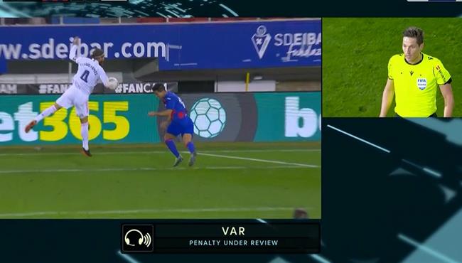 هل حرم الحكم ايبار من ركلة جزاء امام ريال مدريد