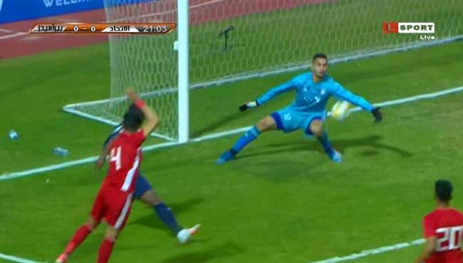 تصدي حارس الاتحاد الليبي الرائع يحرم جون انطوي من تسجيل هدف اول لبيراميدز