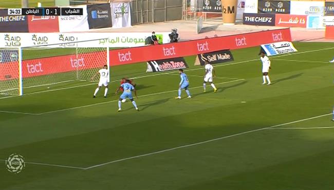 تصدي حارس الشباب يحرم الباطن من تسجيل هدف