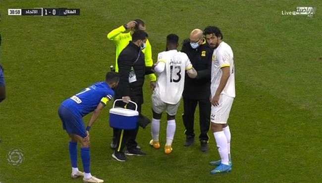 اصابة مهند الشنقيطي وخروجة في مباراة الهلال والاتحاد بالدوري السعودي