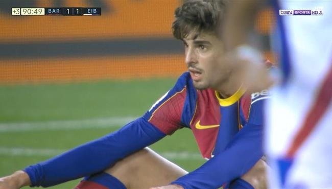 ترينكاو يتلاعب بمدافعي ايبار ويهدر هدف قاتل لبرشلونة وردة فعل ميسي