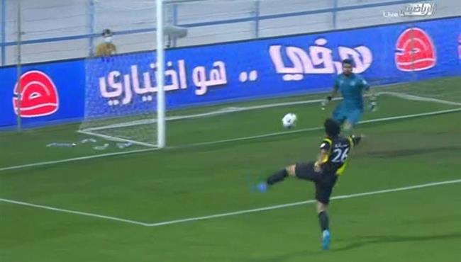 بعد انطلاقة رائعة احمد حجازي كاد ان يسجل هدف في مباراة الاتحاد والباطن